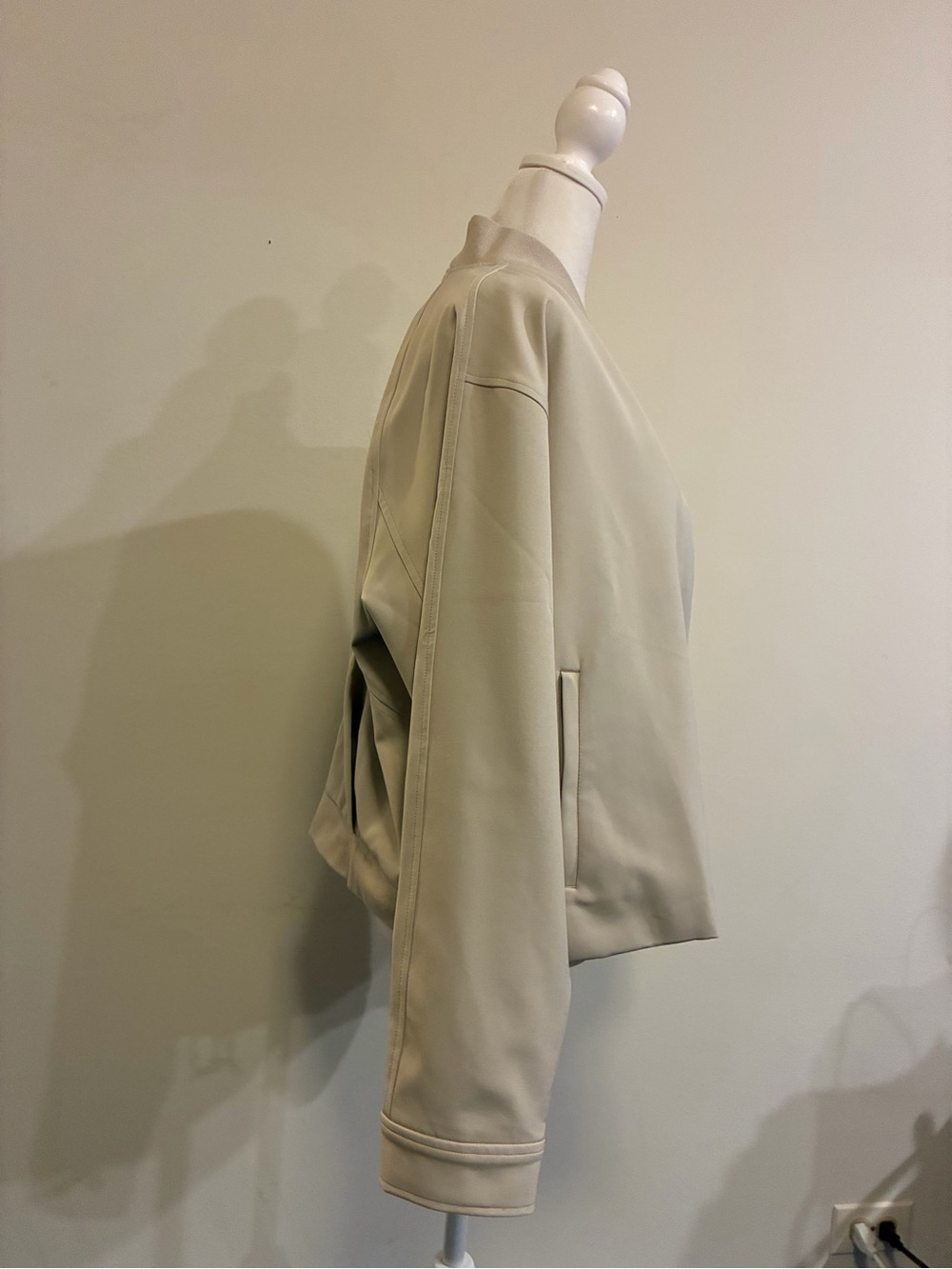 Athleta Endless Light Cream Bomber Jacket size Large - Picture 5 of 9